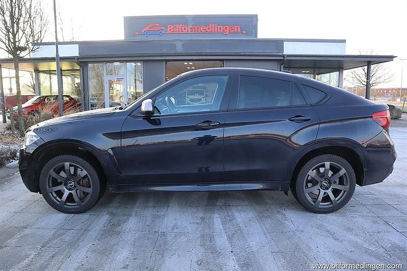 Svart samma som bilen Begagnad 2015 BMW X6 M50 M Sport SUV | 324 900 kr (Marknadspris) - Bild 1/4