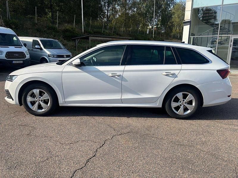 Vit Begagnad 2021 Skoda Octavia G-TEC Kombi | 111 100 kr - Bild 1/4