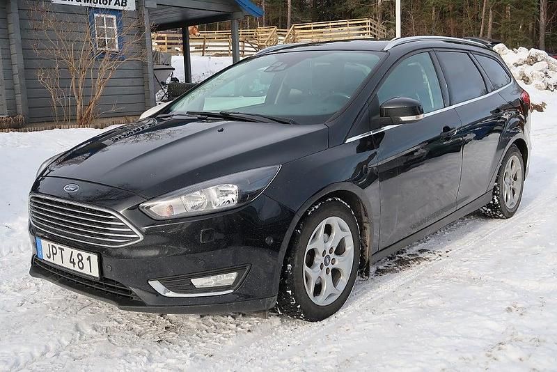 Begagnad Ford Focus Titanium 125 HK (91 kW) 2014 Svart Kombi