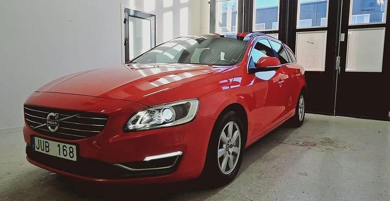 Begagnad Volvo V60 Momentum 215 HK (158 kW) 2014 Röd Kombi