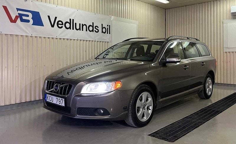 Grå Begagnad 2009 Volvo V70 Momentum Kombi | 69 900 kr - Bild 1/4