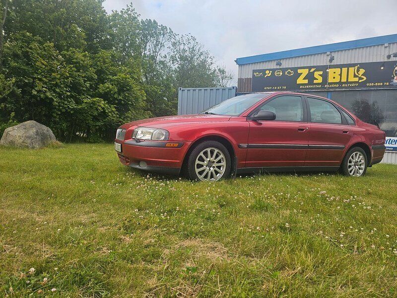Röd Begagnad 1999 Volvo S80 Sedan | 22 000 kr (Marknadspris) - Bild 1/4