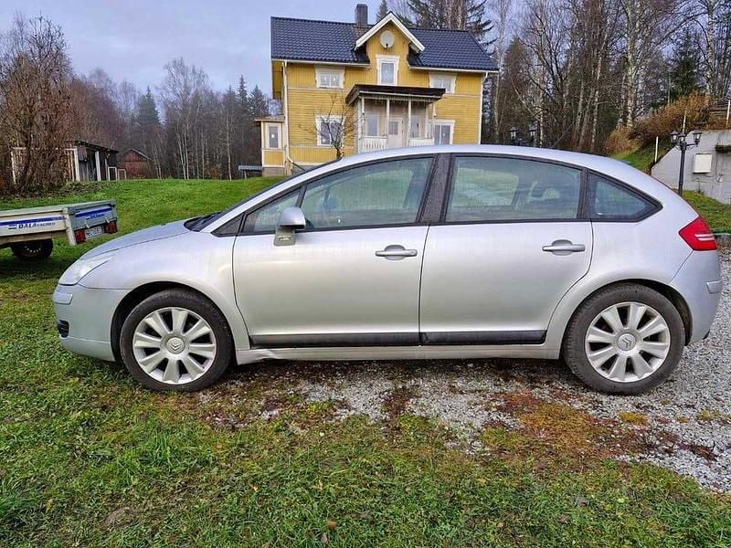 Begagnad 2005 Citroën C4 Halvkombi | 15 500 kr (Marknadspris) - Bild 1/4