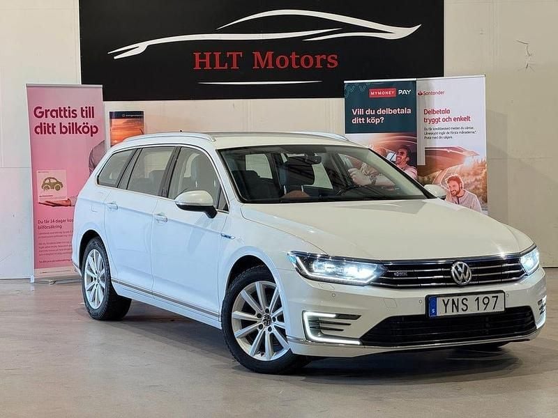 Vit Begagnad 2017 VW Passat GTE Kombi | 134 900 kr (Marknadspris) - Bild 1/4