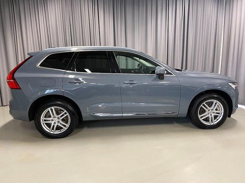 Begagnad Volvo XC60 Core 350 HK (257 kW) 2022 Grå SUV