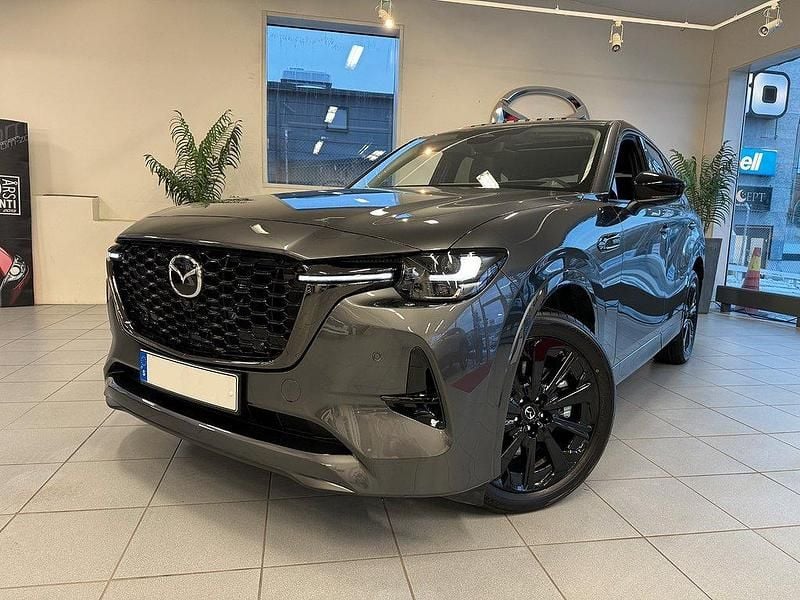 Platinum metallic Ny 2025 Mazda CX-60 Homura-Line SUV | 597 200 kr (Marknadspris) - Bild 1/4