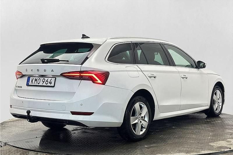 Vit Begagnad 2020 Skoda Octavia Style Kombi | 219 900 kr (Marknadspris) - Bild 1/3