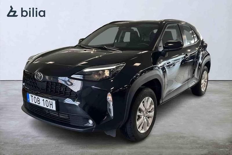 Svart Begagnad 2025 Toyota Yaris Cross SUV | 304 900 kr (Superpris) - Bild 1/1