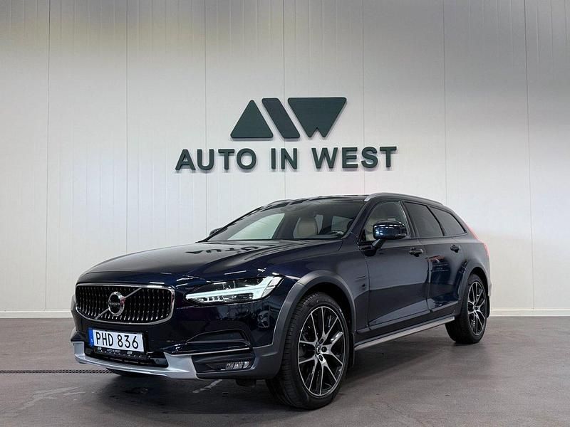 Mörkblå (blå) Begagnad 2017 Volvo V90 CC Inscription Kombi | 329 900 kr (Lite dyr) - Bild 1/4