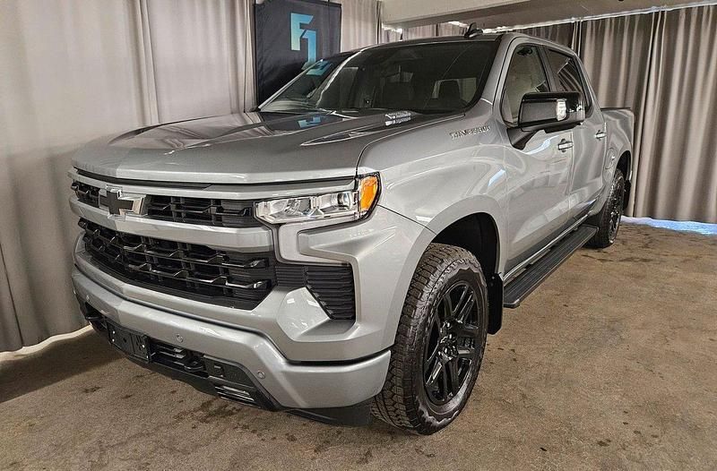 Mörkgrå (grå) Ny 2025 Chevrolet Silverado Van | 1 056 130 kr (Bra pris) - Bild 1/4