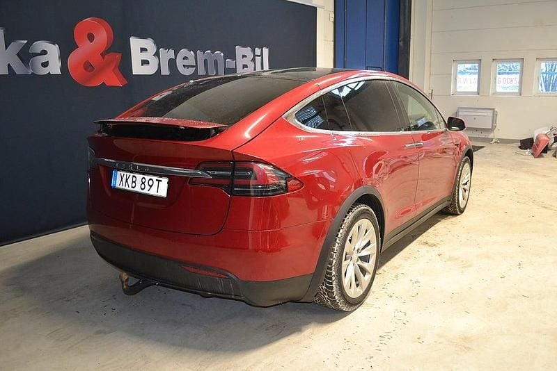 Begagnad Tesla Model X 567 kW (772 HK) 2018 Röd SUV