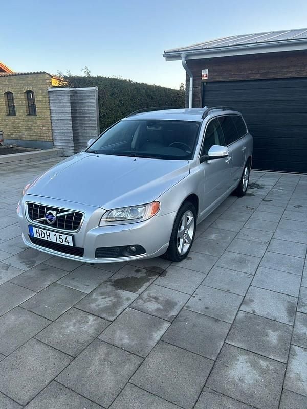 Begagnad 2010 Volvo V70 Kombi | 74 800 kr (Bra pris) - Bild 1/4