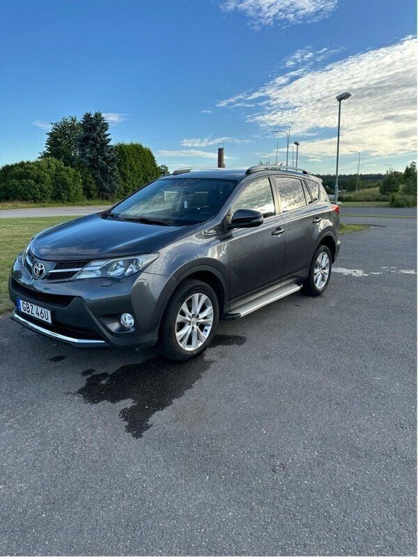 Grå Begagnad 2014 Toyota RAV4 SUV | 175 000 kr (Marknadspris) - Bild 1/4