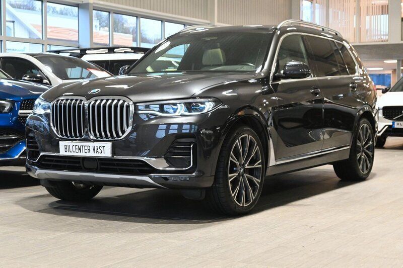 Grå (sophistogrå metallic) Begagnad 2019 BMW X7 Executive SUV | 729 000 kr (Marknadspris) - Bild 1/4