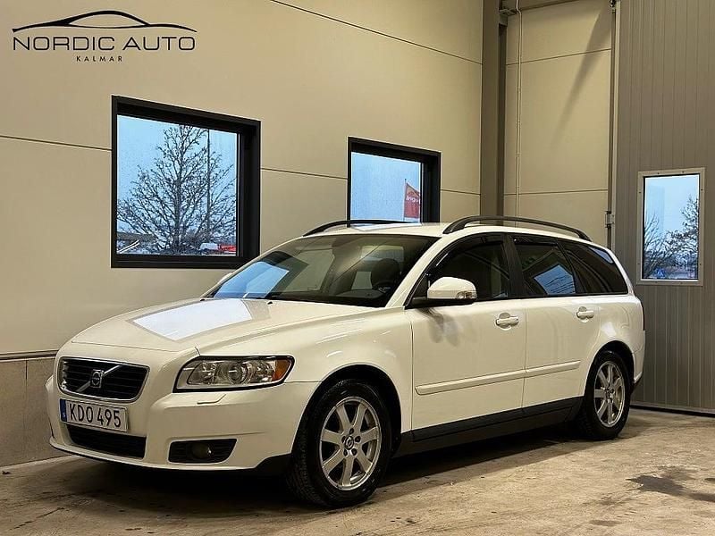Vit Begagnad 2009 Volvo V50 Kinetic Kombi | 39 900 kr (Marknadspris) - Bild 1/4