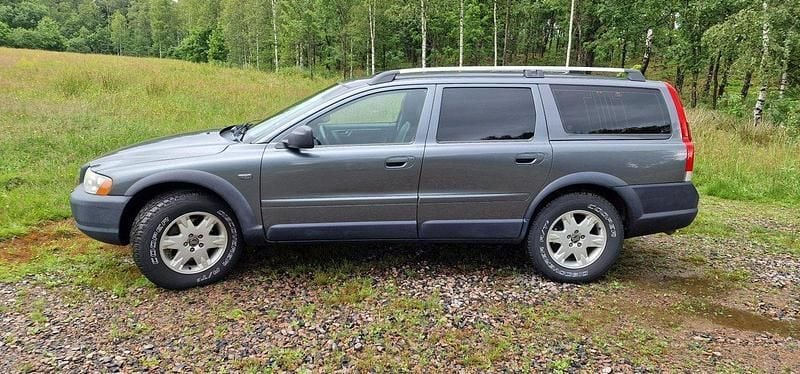 Grå Begagnad 2005 Volvo XC70 Kinetic SUV | 44 000 kr (Lite dyr) - Bild 1/4