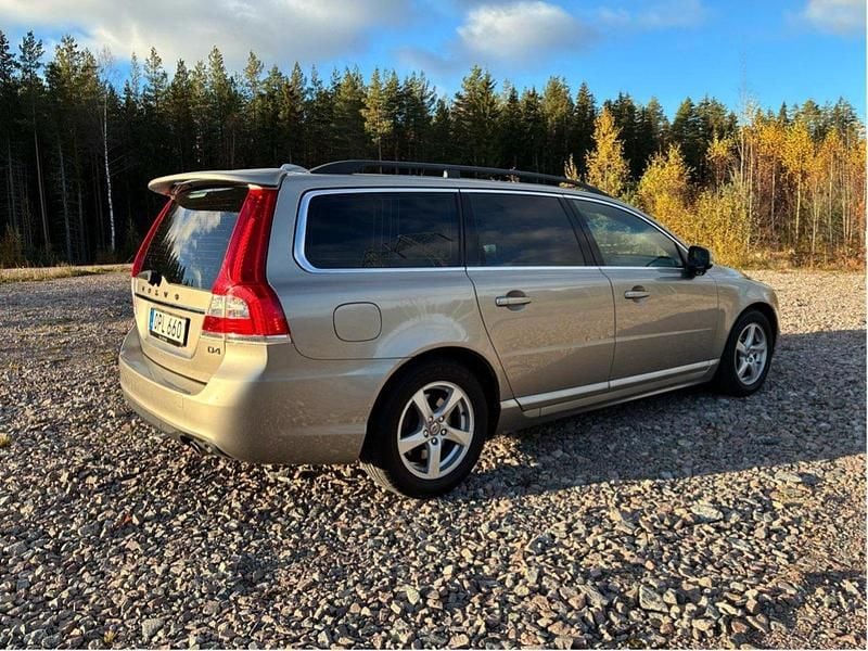 Brun Begagnad 2015 Volvo V70 Momentum Kombi | 130 000 kr (Lite dyr) - Bild 1/4
