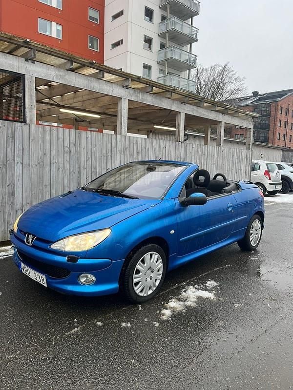 Begagnad 2004 Peugeot 206 CC Cab | 25 000 kr (Marknadspris) - Bild 1/4