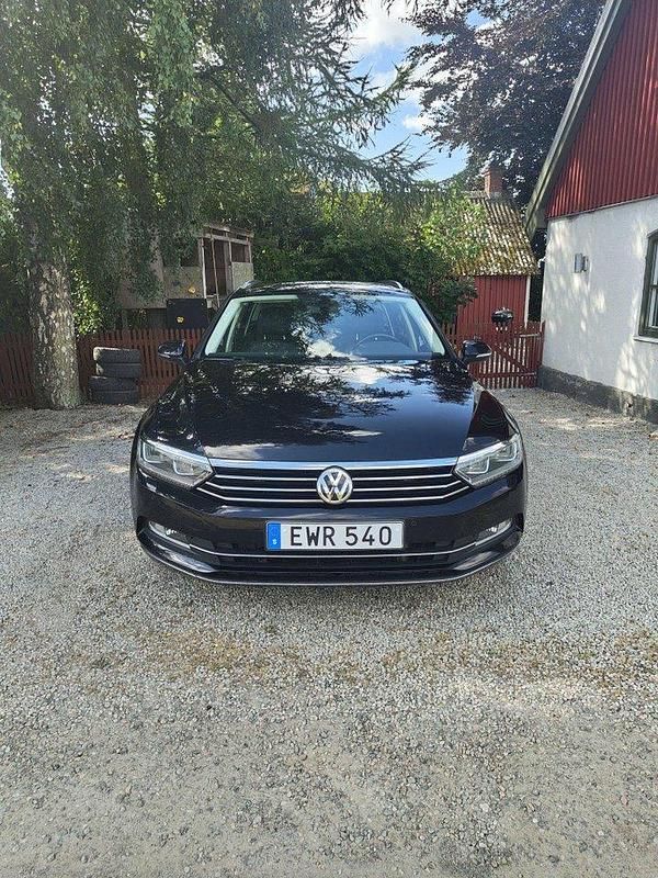 Svart Begagnad 2015 VW Passat Kombi | 120 000 kr (Superpris) - Bild 1/4