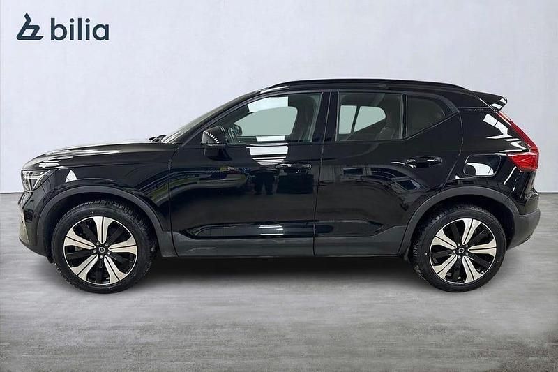 Begagnad Volvo XC40 Core 185 kW (252 HK) 2022 Svart SUV