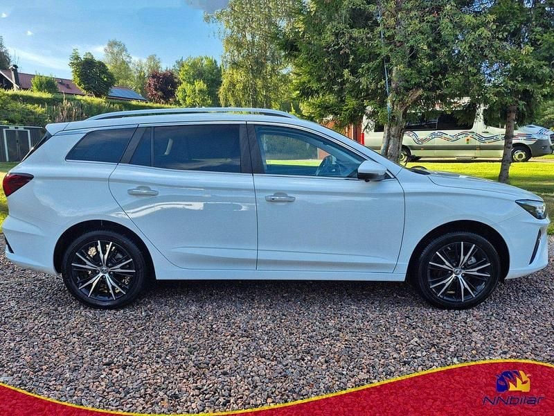 Vit Begagnad 2022 MG MG5 EV Long Range Kombi | 210 900 kr (Marknadspris) - Bild 1/4