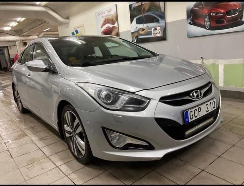 Silver Begagnad 2013 Hyundai i40 Sedan | 95 000 kr (Bra pris) - Bild 1/4