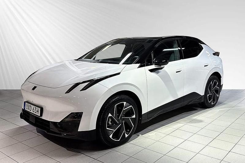 Vit Begagnad 2024 Lynk & Co 02 SUV | 389 900 kr (Bra pris) - Bild 1/4