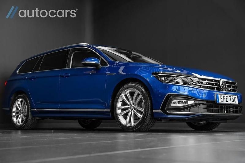 Begagnad VW Passat R-line 200 HK (147 kW) 2021 Mörkblå Kombi