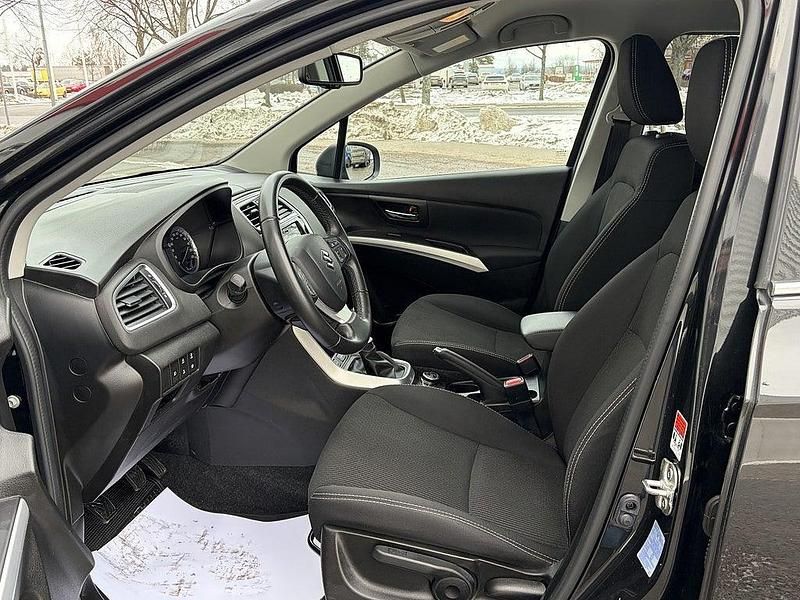 Begagnad Suzuki SX4 129 HK (94 kW) 2020 Svart Kombi