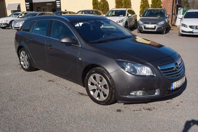 Begagnad Opel Insignia 180 HK (132 kW) 2011 Grå Kombi