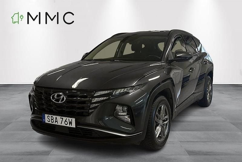 Grå (gråmetallic) Begagnad 2021 Hyundai Tucson Essential SUV | 279 000 kr (Bra pris) - Bild 1/4