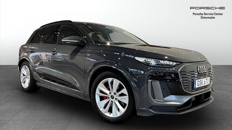 Grå Ny 2025 Audi Q6 e-tron S-Line SUV | 765 000 kr - Bild 1/4