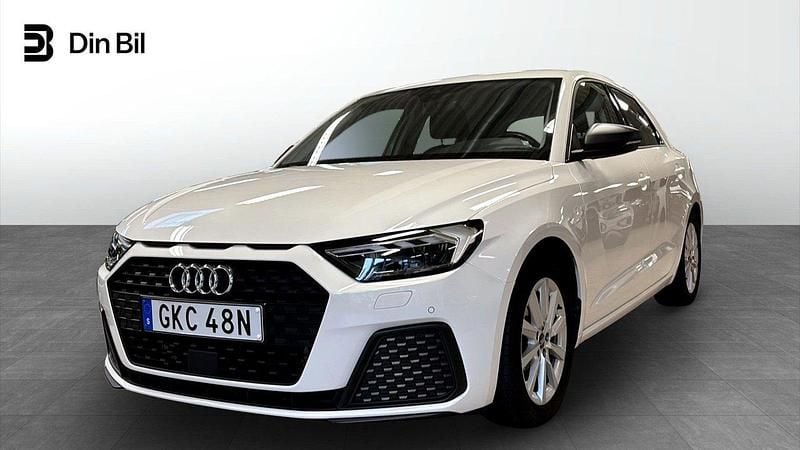 Vit Begagnad 2022 Audi A1 Sportback Proline Halvkombi | 209 000 kr (Bra pris) - Bild 1/4