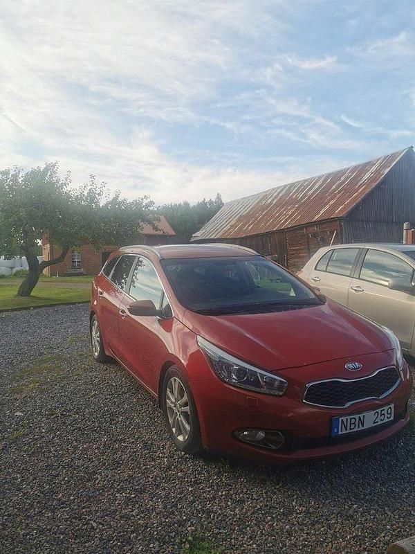 Röd Begagnad 2013 Kia Ceed Sportswagon Comfort Kombi | 59 000 kr (Bra pris) - Bild 1/4