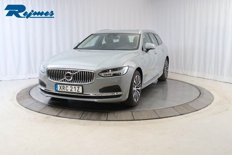 Grå Begagnad 2023 Volvo V90 Core Kombi | 449 900 kr (Marknadspris) - Bild 1/4