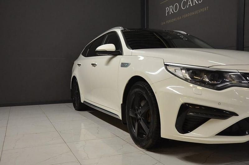 Begagnad Kia Optima 205 HK (150 kW) 2019 Vit Kombi