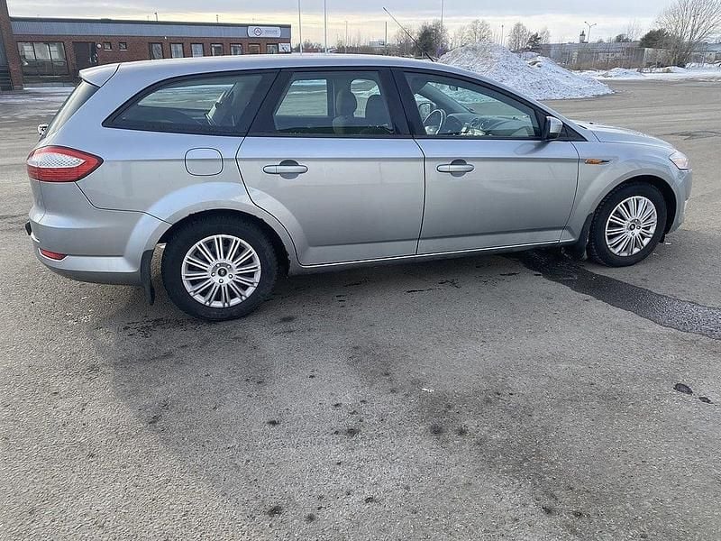 Begagnad Ford Mondeo Trend 146 HK (107 kW) 2007 Grå Kombi