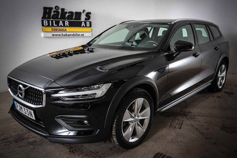 Svart Begagnad 2021 Volvo V60 CC Momentum Kombi | 389 500 kr (Dyr) - Bild 1/4