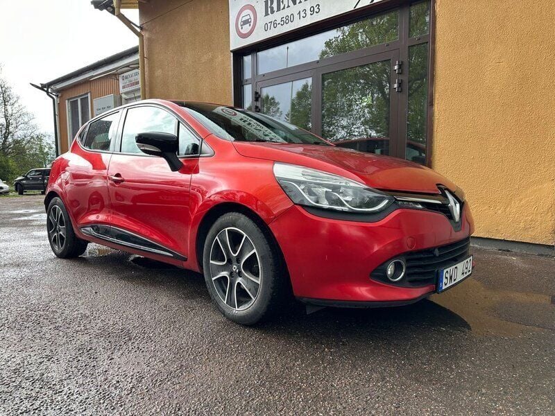 Röd Begagnad 2013 Renault Clio IV Halvkombi | 79 900 kr (Marknadspris) - Bild 1/4