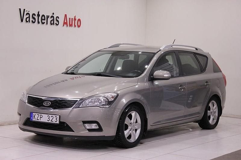 Begagnad Kia Ceed Sportswagon EX 128 HK (94 kW) 2010 Silver Kombi
