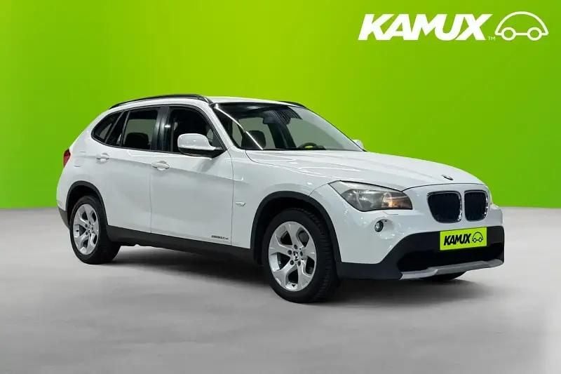 Vit Begagnad 2012 BMW X1 SUV | 119 900 kr (Marknadspris) - Bild 1/3