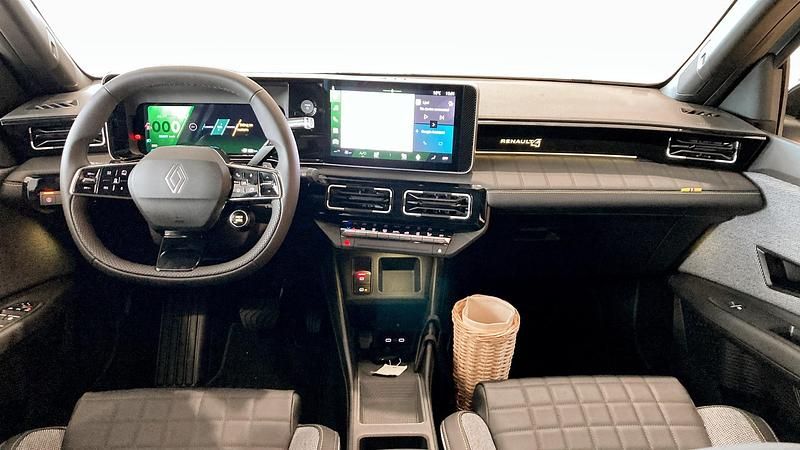 Begagnad Renault 4 E-Tech Iconic 110 kW (150 HK) 2025 Blå (blue) SUV