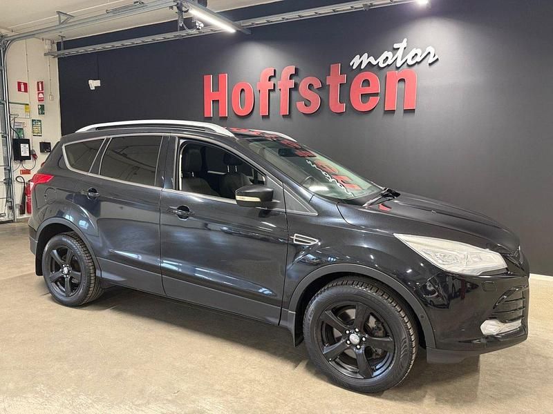 Svart Begagnad 2013 Ford Kuga Titanium SUV | 124 900 kr (Marknadspris) - Bild 1/4