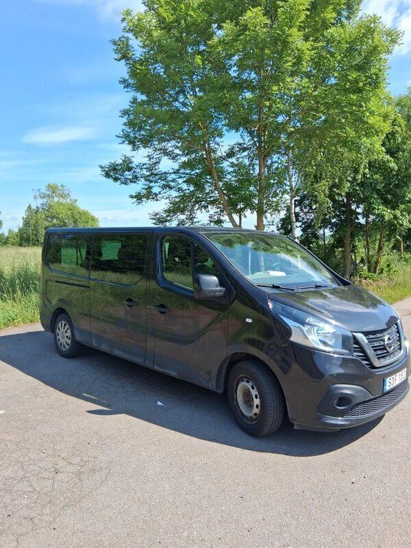 Svart Begagnad 2018 Nissan NV300 Van | 194 000 kr (Marknadspris) - Bild 1/4