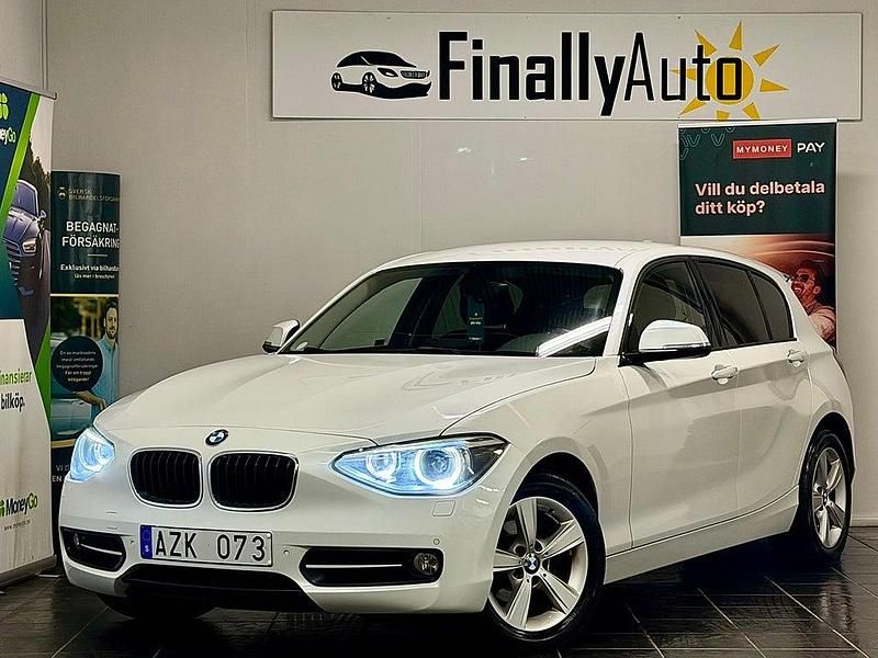 Pärlemor vit Begagnad 2013 BMW 116 Sport Line Halvkombi | 114 900 kr (Marknadspris) - Bild 1/4