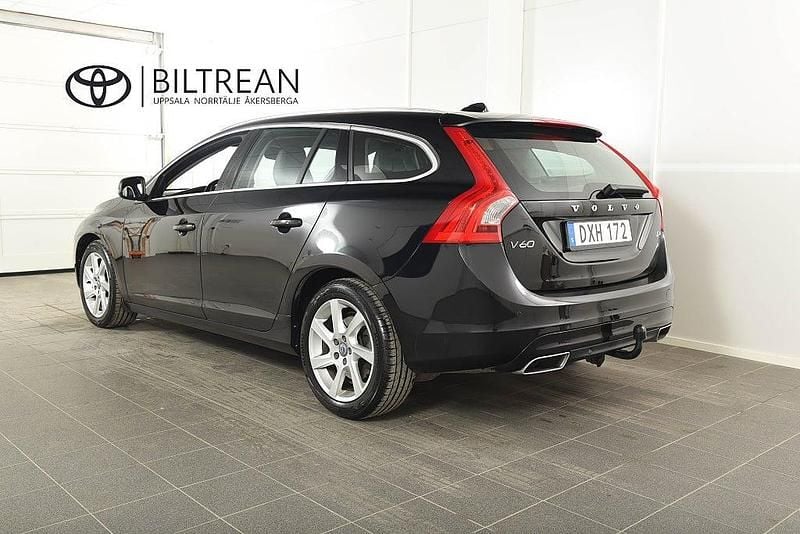 Begagnad Toyota Auris Hybrid Edition 136 HK (100 kW) 2016 Röd Halvkombi