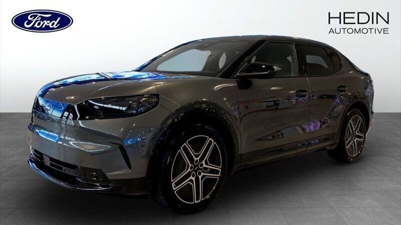 Grå (grey) Ny 2025 Ford Capri Premium SUV | 628 800 kr - Bild 1/4