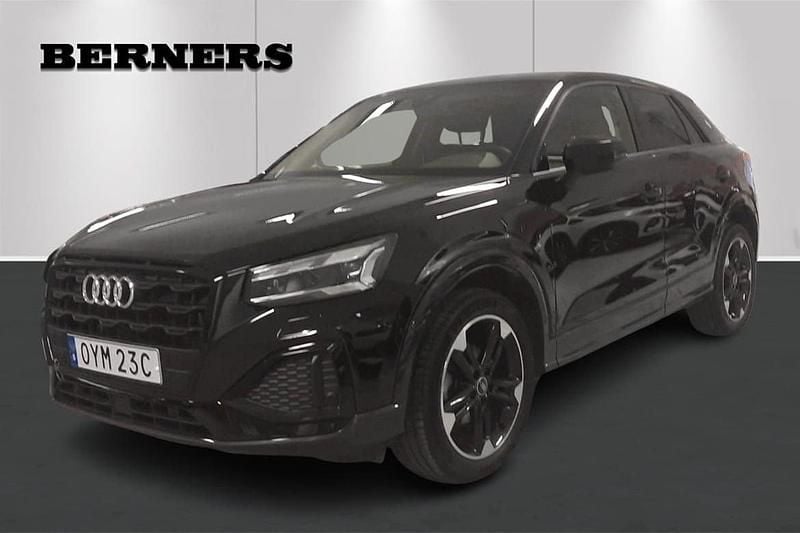 Svart Begagnad 2023 Audi Q2 Advanced Plus SUV | 259 900 kr (Marknadspris) - Bild 1/4