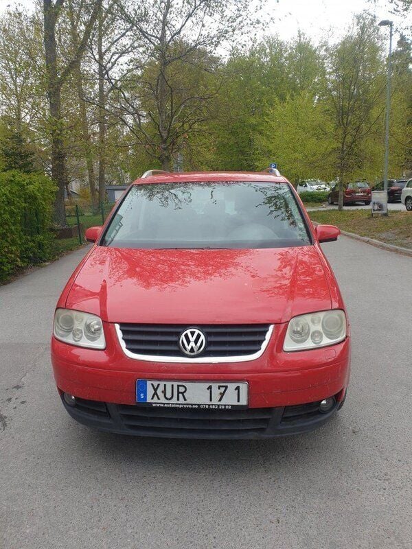 Röd Begagnad 2006 VW Touran Minibuss | 34 900 kr - Bild 1/4