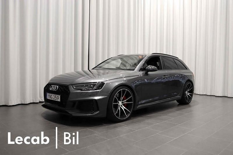 Daytonagrå pärleffekt Begagnad 2018 Audi RS4 Kombi | 589 500 kr (Marknadspris) - Bild 1/4